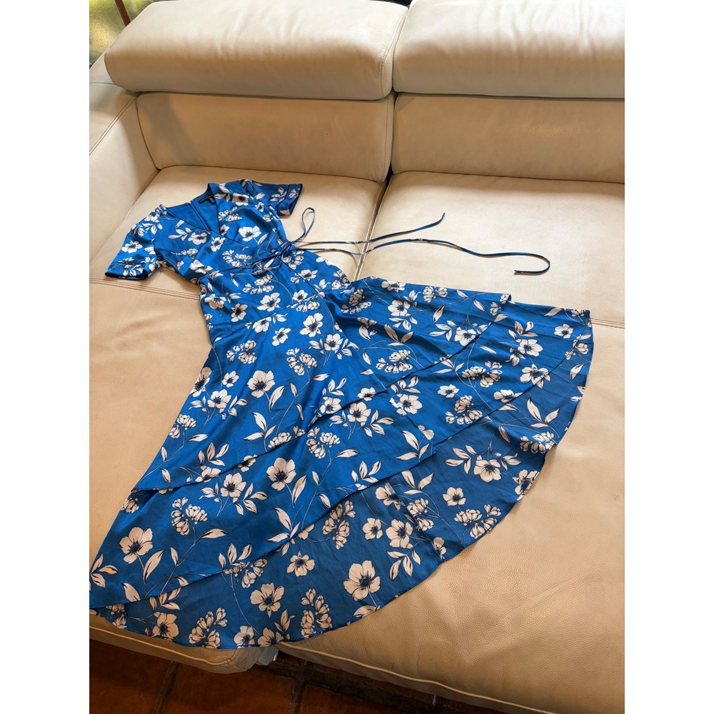 White House Black Market Size 00 Blue Floral High-Low Tiered Wrap Dress